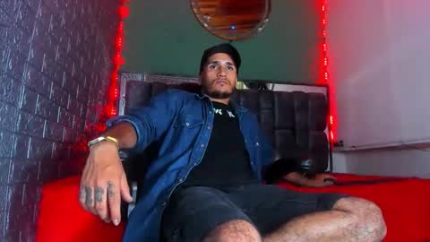 Snapshot of axell_cross2 chatting on October 2025 01:19:02 AM Axell Cross2 online show from October 2025 01:19:02 AM