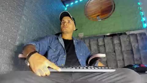 Snapshot of axell_cross2 chatting on February 2026 01:44:02 AM Axell Cross2 online show from February 2026 01:44:02 AM