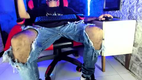 Snapshot of axell_cross2 chatting on April 2026 01:21:02 AM Axell Cross2 online show from April 2026 01:21:02 AM