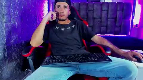 Snapshot of axell_cross2 chatting on May 2026 02:20:02 AM Axell Cross2 online show from May 2026 02:20:02 AM