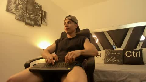 axelmartinezz online show from May 2026 08:38:02 PM