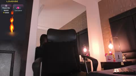 Axel Thompsom online show from October 2025 11:51:02 AM