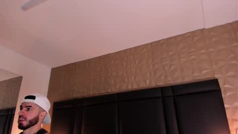 Axel Thompsom online show from October 2025 12:04:02 PM