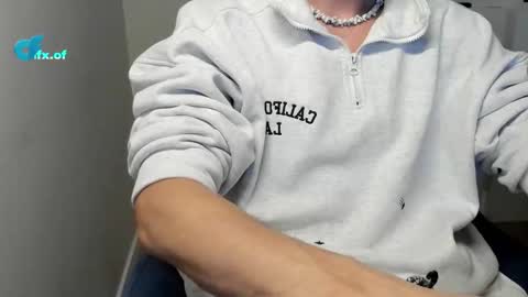 Axl online show from November 2025 09:25:02 PM