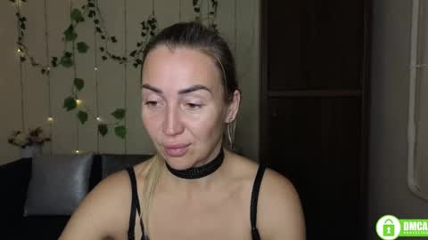 Jully online show from November 2025 06:31:01 PM