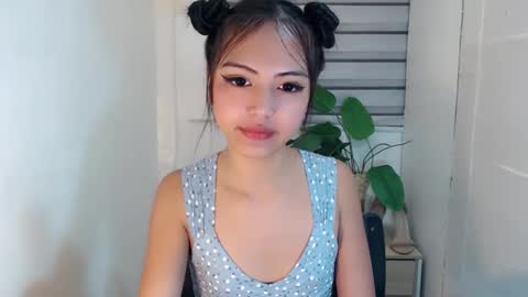 ayalvrs18 online show from February 2025 07:15:01 AM