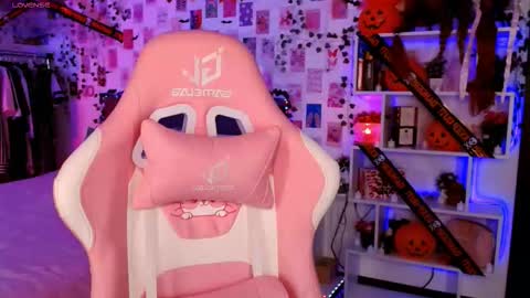 Ayla hill online show from October 2025 04:49:01 AM