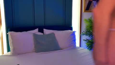 Ayla online show from November 2025 04:42:02 PM