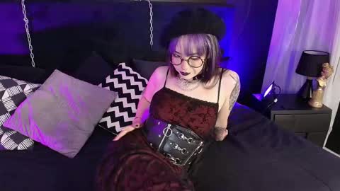 Aylen online show from October 2025 08:17:02 PM