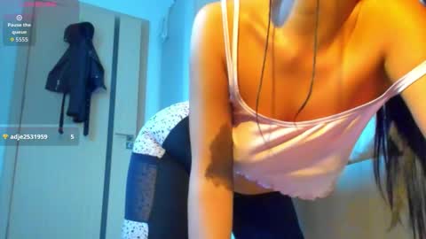 Aylinhazel online show from November 2025 06:53:02 PM