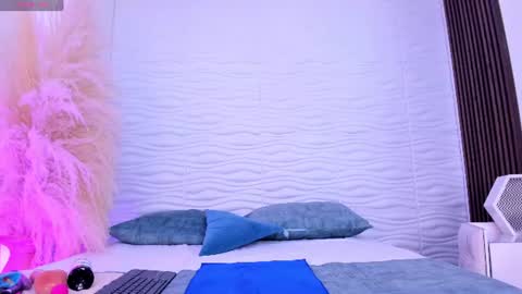aylinlove_ online show from June 2026 12:25:02 PM