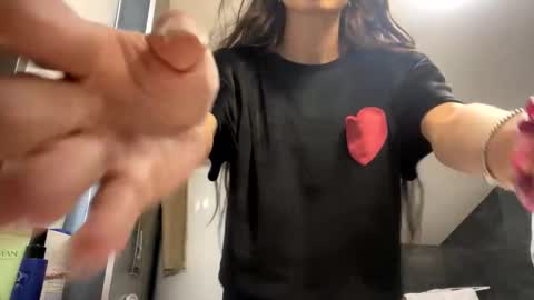 ViktoranMary online show from November 2025 11:47:02 AM