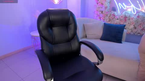 Ayshel online show from October 2025 04:11:01 AM