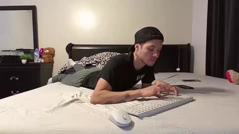 azell19 online show from February 2025 12:51:02 AM