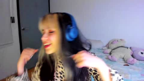 Azu Moure online show from December 2024 04:34:02 AM