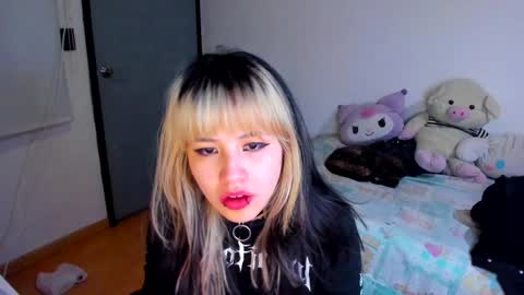 Azu Moure online show from December 2024 02:26:01 AM