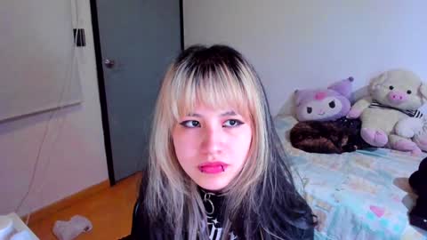 Azu Moure online show from December 2024 05:42:01 AM