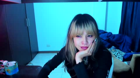 Azu Moure online show from January 2025 04:47:01 AM