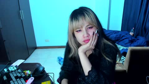 Azu Moure online show from January 2025 10:50:01 AM