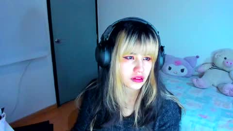 Azu Moure online show from January 2025 05:44:02 AM