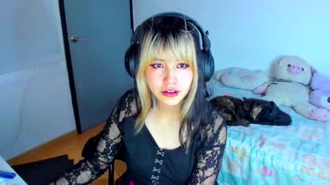 Azu Moure online show from January 2025 11:53:01 AM