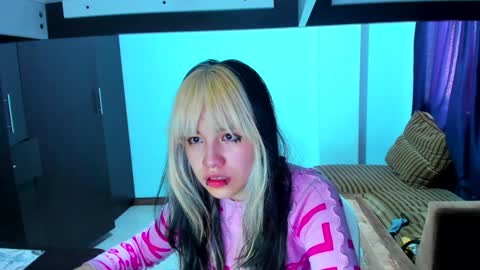 Azu Moure online show from February 2025 02:24:01 PM