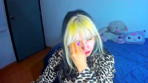 Azu Moure online show from February 2025 07:40:01 AM