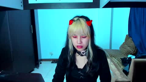 Azu Moure online show from February 2025 08:22:02 AM