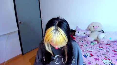 Azu Moure online show from February 2025 08:25:02 AM