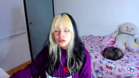 Azu Moure online show from March 2025 08:18:02 AM