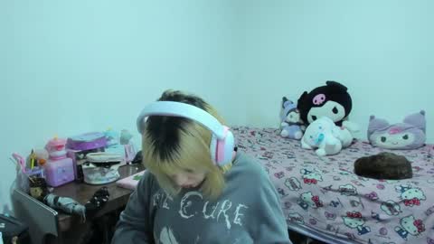 Azu Moure online show from September 2025 04:49:01 AM