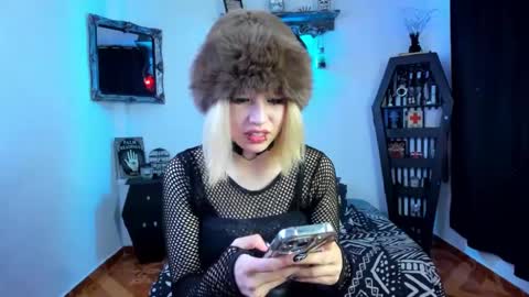 Azu Moure online show from October 2025 08:06:02 PM