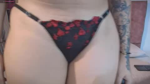 Snapshot of azul_honey chatting on May 2026 06:38:02 PM HONEY AZUL online show from May 2026 06:38:02 PM