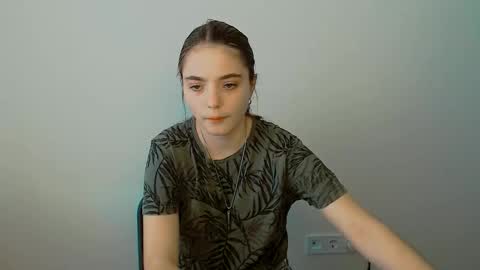 azumi_chan_ online show from September 2025 05:42:01 AM