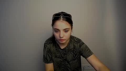 azumi_chan_ online show from September 2025 07:45:01 AM