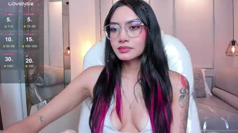 Azura online show from September 2025 07:50:02 PM