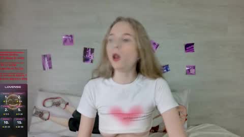 b4by_emilia online show from September 2025 05:20:01 AM