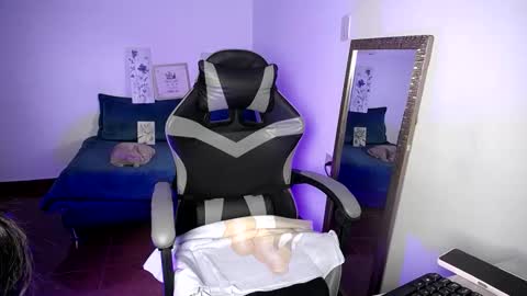 babenik_666 online show from November 2025 04:01:02 AM