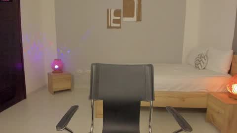 itzell  online show from December 2024 02:32:01 AM