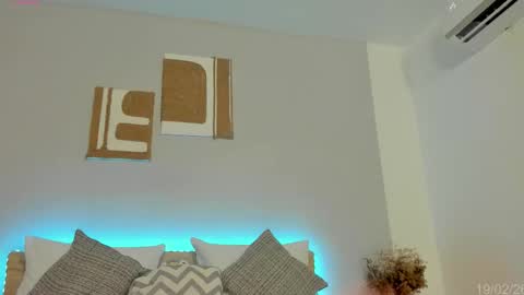 itzell  online show from February 2026 01:24:02 AM