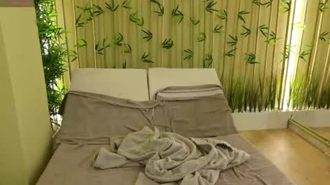 Olivia and Lexi online show from February 2025 08:40:02 AM