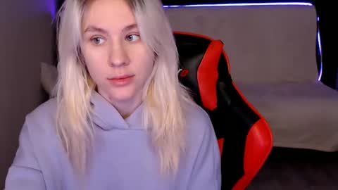 baby_kitte online show from December 2024 03:29:01 AM