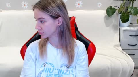 baby_kitte online show from February 2025 04:10:02 AM