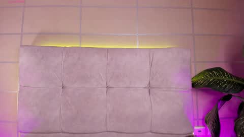 Moon online show from October 2025 04:42:01 AM