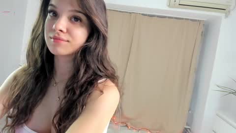 Snapshot of babyaylin chatting on November 2025 06:59:01 AM Aylin online show from November 2025 06:59:01 AM