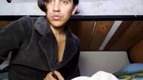 Dani  online show from November 2025 10:43:02 PM