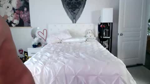 Snapshot of babyempathy chatting on January 2026 09:07:02 PM akira online show from January 2026 09:07:02 PM