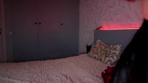 Mila online show from November 2025 03:04:01 PM