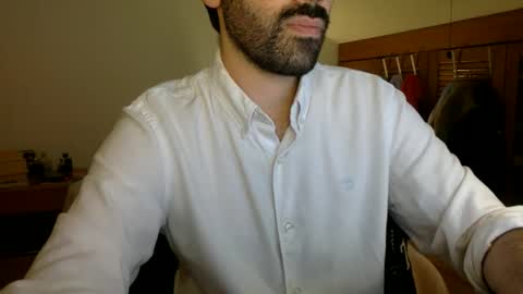 Tom A.    online show from November 2025 04:50:01 PM