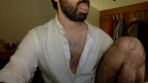 Tom A.    online show from November 2025 12:43:01 AM